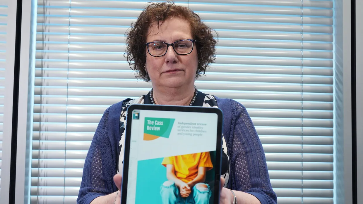 Streitbare Gutachterin präsentiert ihr Werk: Hilary Cass