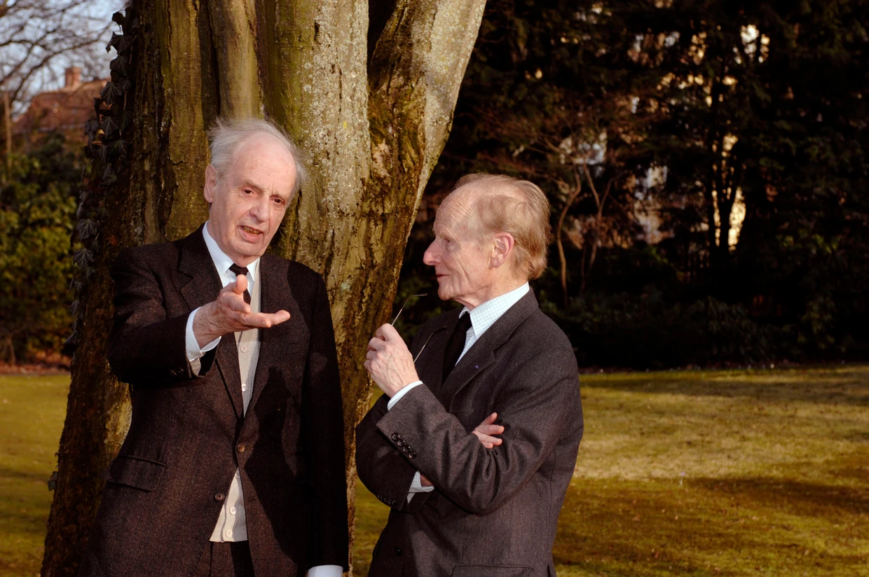 Das Kavaliershaus der Siemens-Stiftung am Südlichen Schlossrondell in Nymphenburg ist ein philosophischer Ort par excellence wegen der Personen, die über die Jahre dort ihre Gedanken entwickelten. 2007 brachte die Stiftung die beiden Achtzigjährigen Dieter Henrich (links) und Robert Spaemann zusammen.