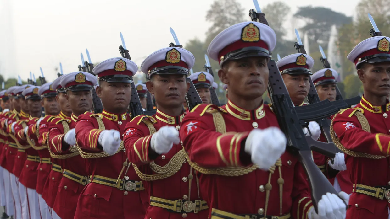 Mitglieder der Ehrengarde Myanmars im Februar