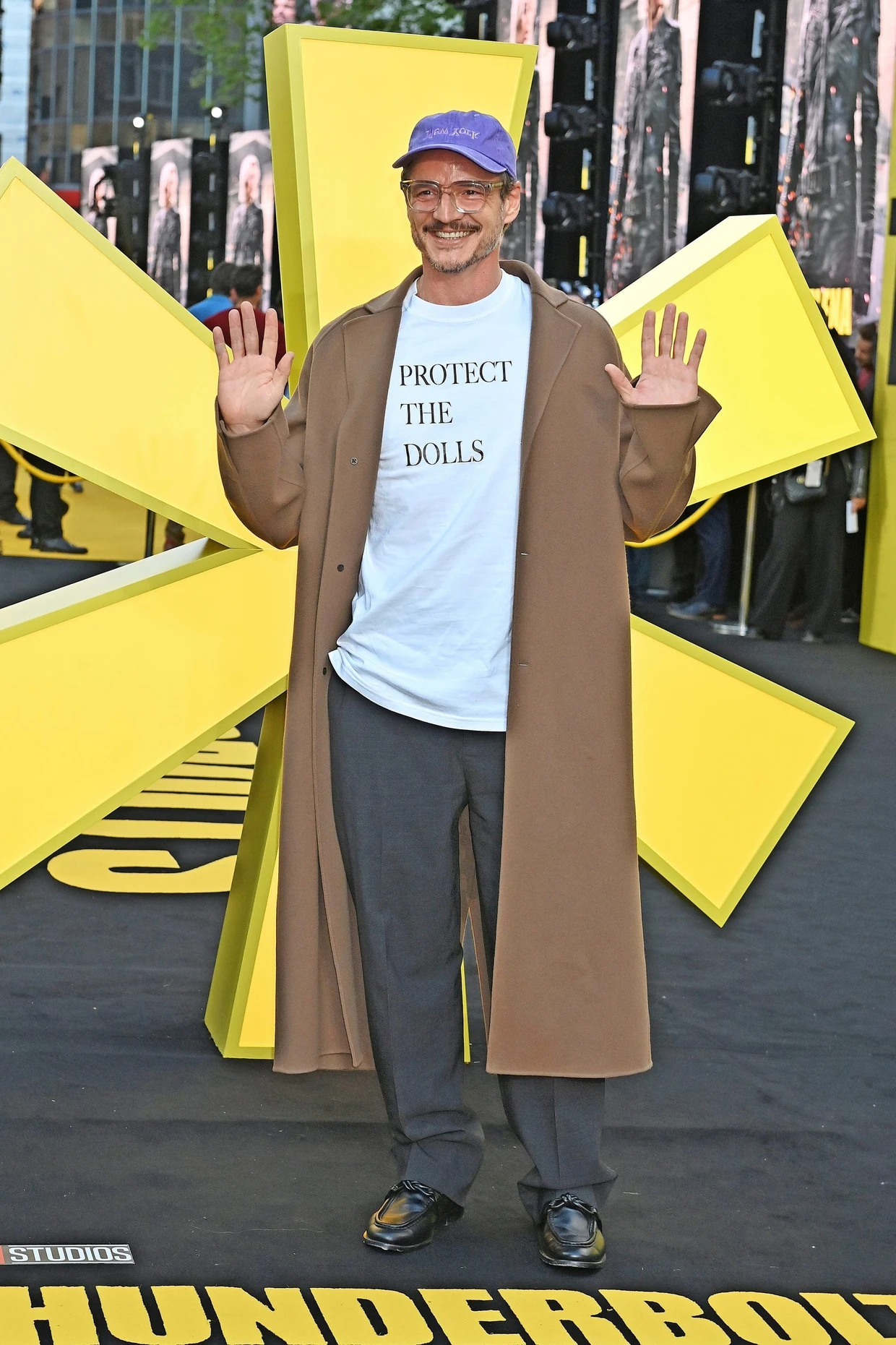 Im April: Schauspieler Pedro Pascal in London mit „Protect The Dolls“-Slogan-Shirt.