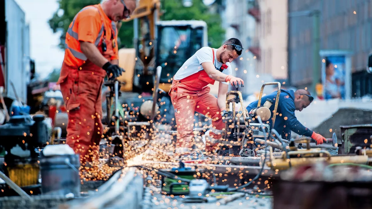 Arbeiten an der Straßenbahn in Frankfurt