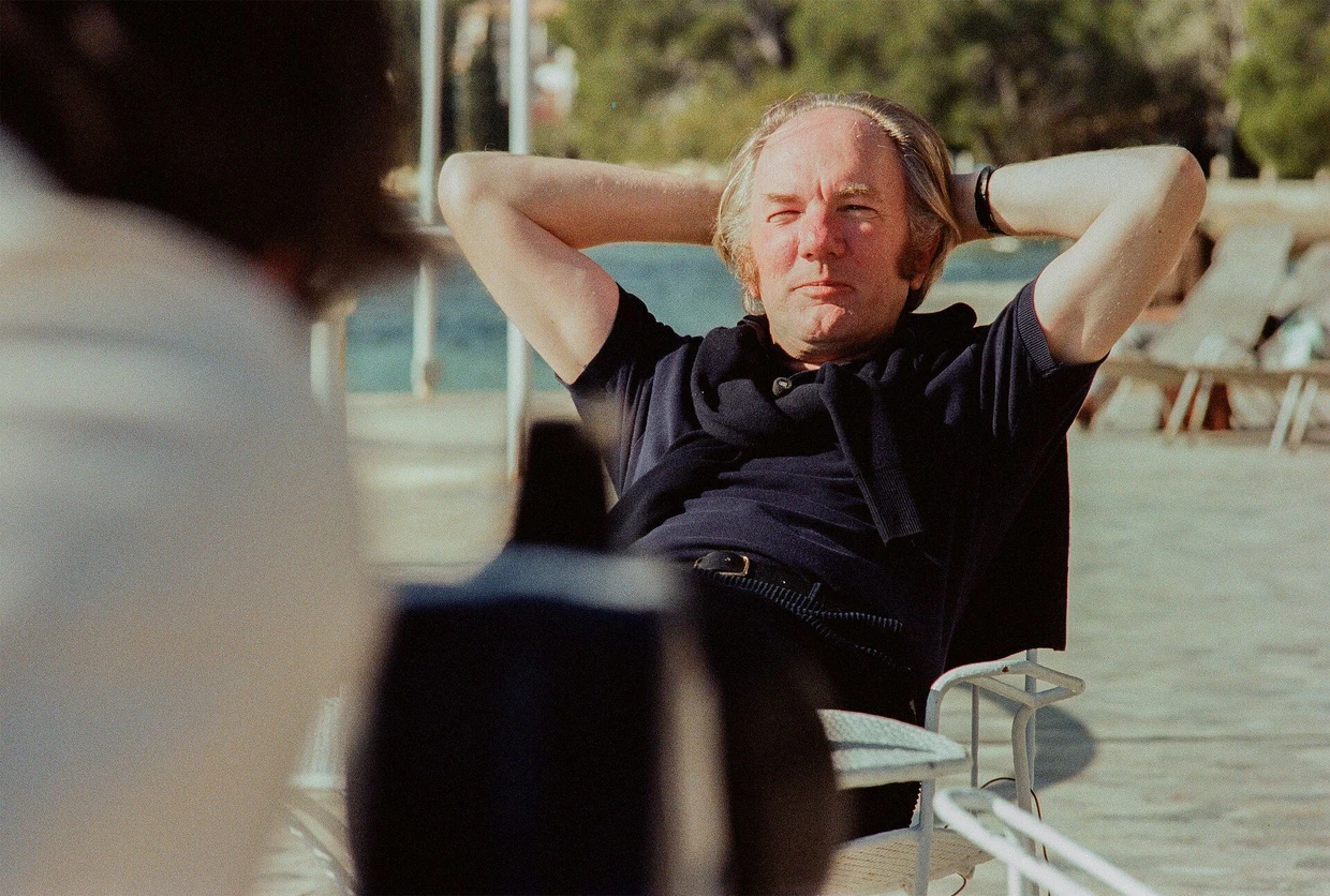 Alle müssen mal nach Mallorca: Thomas Bernhard 1980 in einem Café in Santa Ponca - im Gespräch mit der ORF-Journalistin Krista Fleischmann.