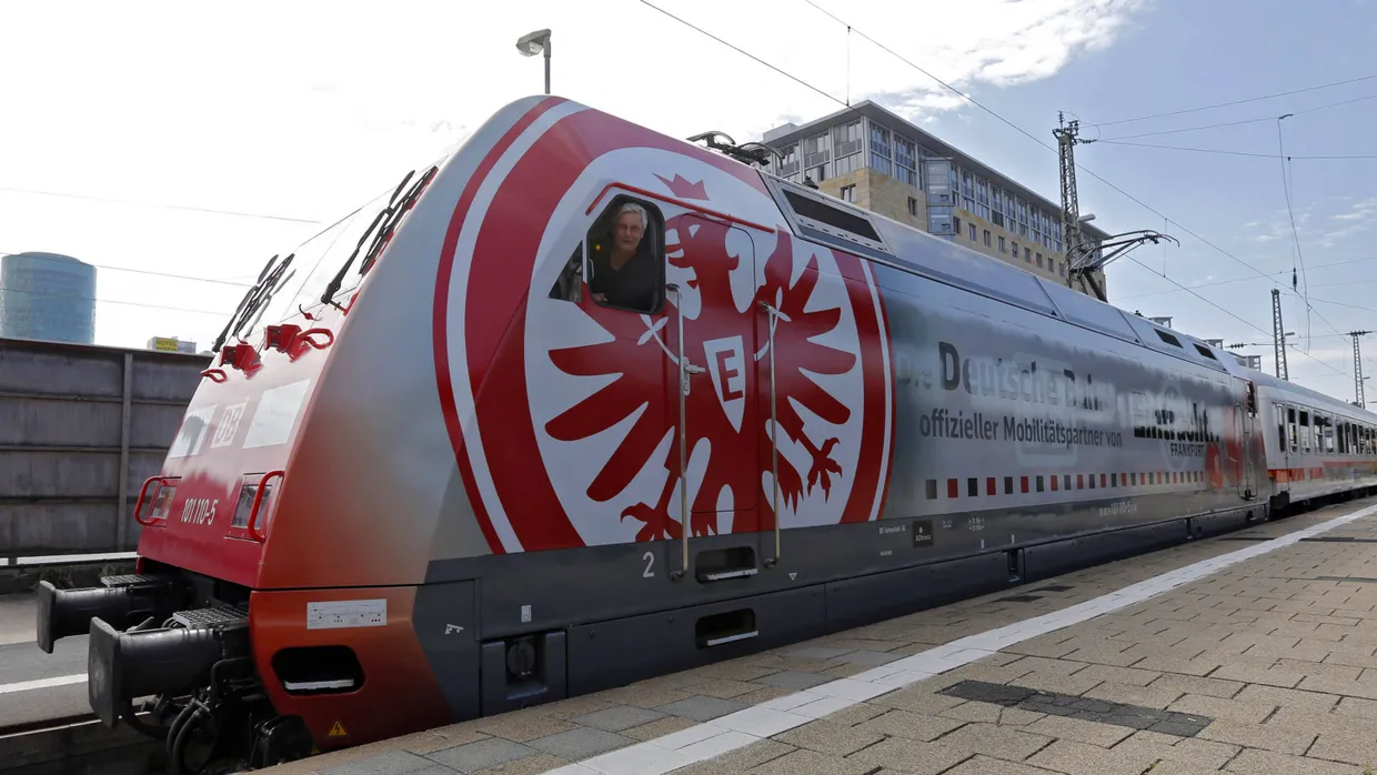 Zurück an Bord: Armin Veh weiß, was ihn in Frankfurt erwartet. Nicht nur der Mannschaftsbus ist ihm vertraut.