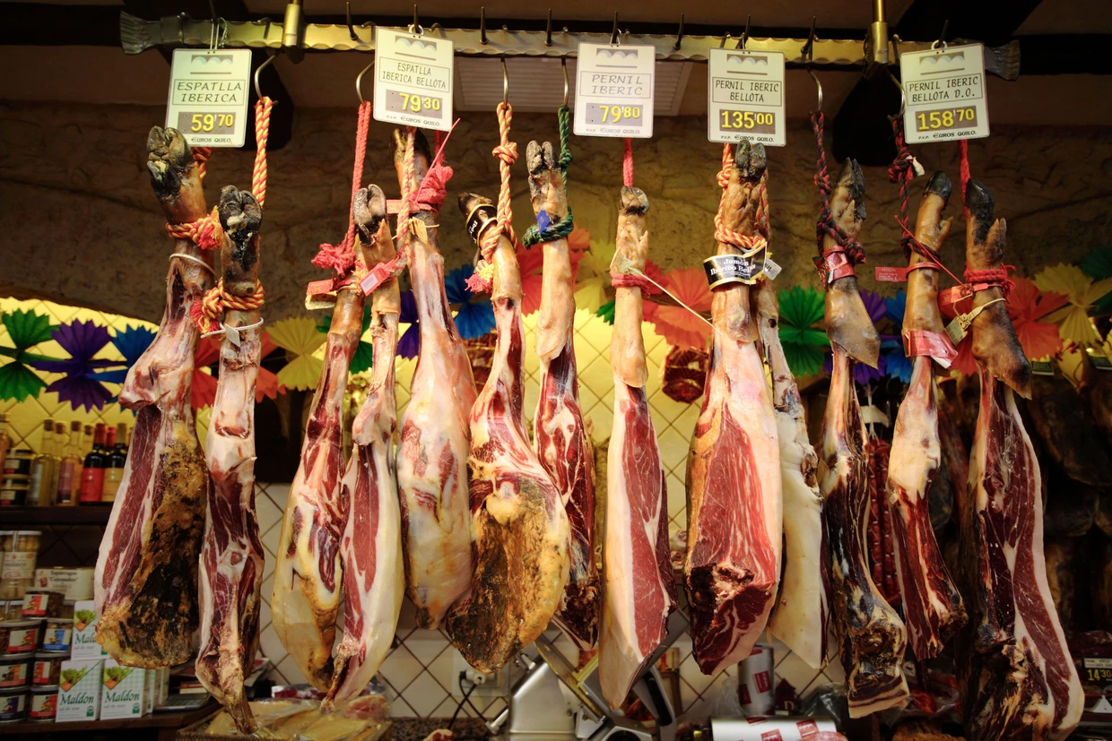 Beste Viktualien, die selten in Deutschland ankommen: Keulen vom Jamón serrano