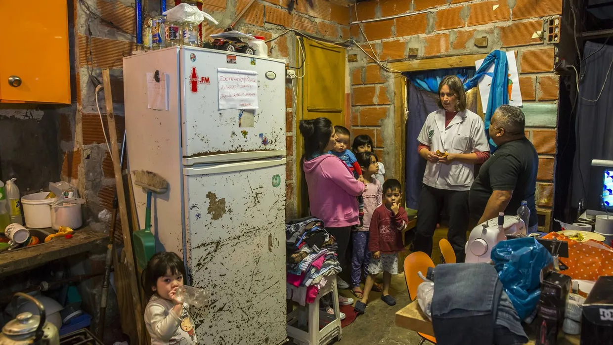 Die Apothekerin Carina Vetye-Maler berät die Menschen in Villa Zagala, einem Armutsviertel von Buenos Aires.