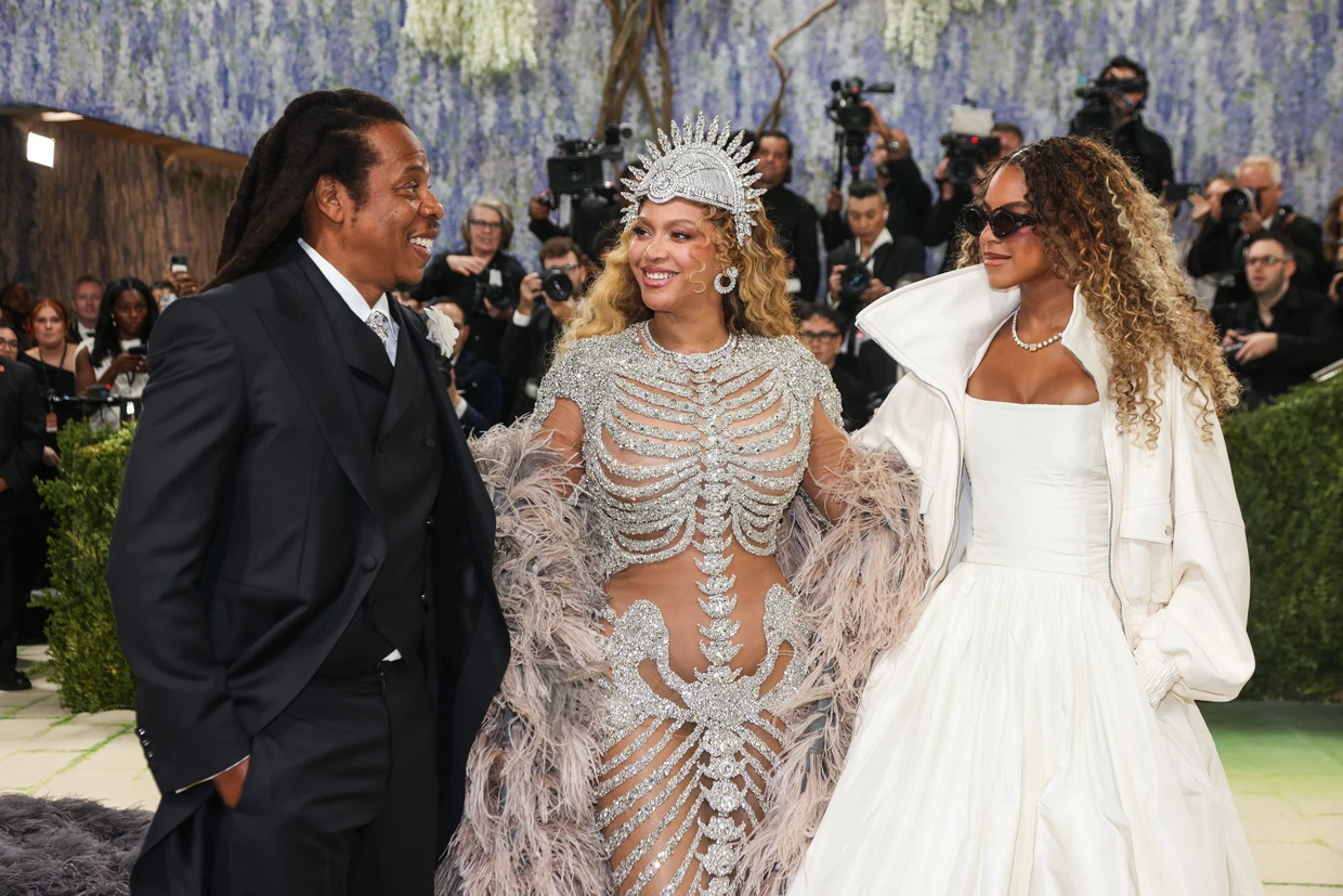 Jay-Z, Beyonce und Blue Ivy (v.l.)