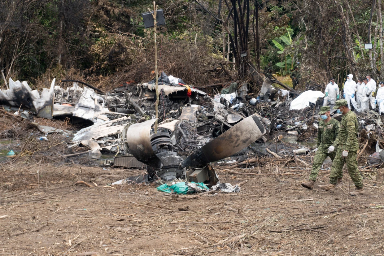 Von C-130 Hercules ist nach dem Absturz in Kolumbien nur wenig übrig geblieben.