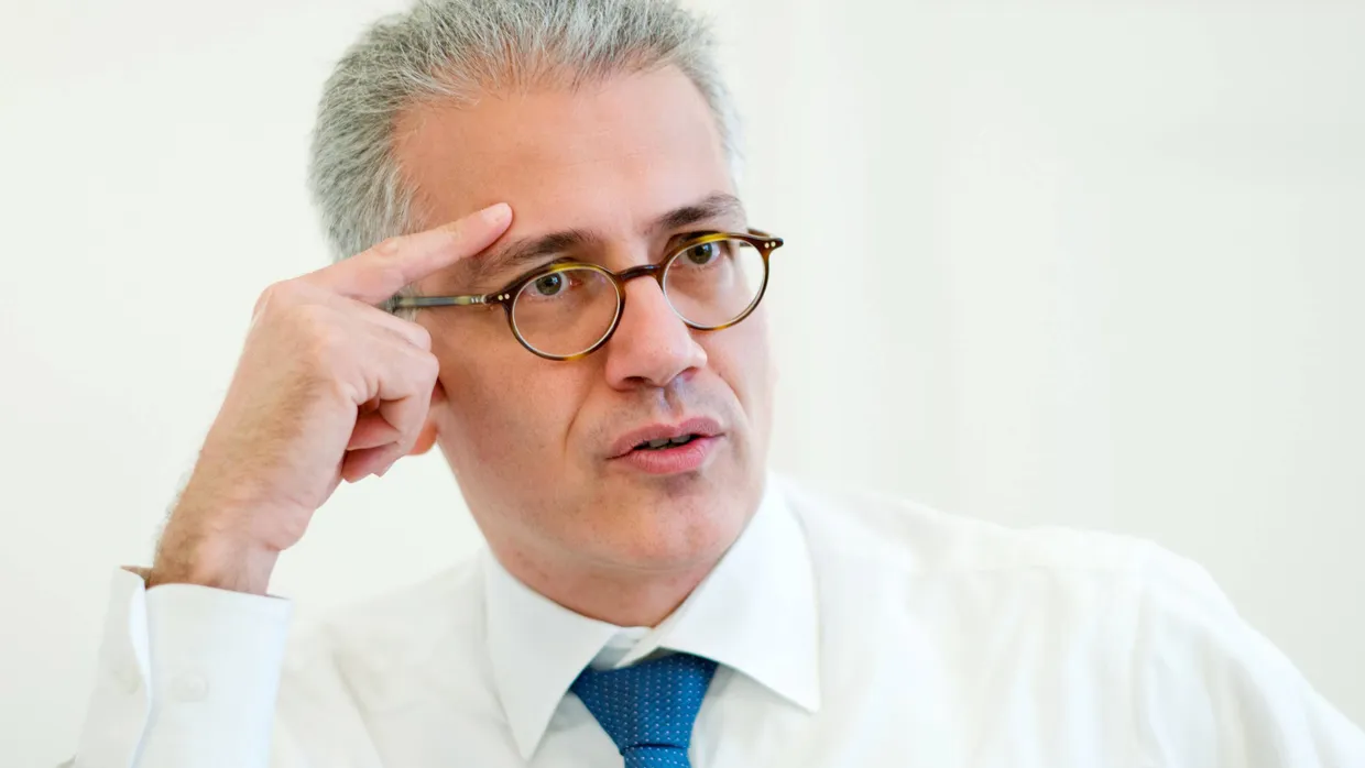 Schülerbeförderer: Verkehrsminister Tarek Al-Wazir (Die Grünen) setzt auf das landesweite Schülerticket.
