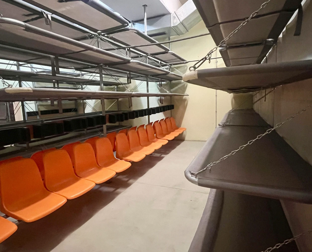 Pro Person ein halber Quadratmeter und Schlafen im Schichtbetrieb: Bunkeranlage in Nürnberg