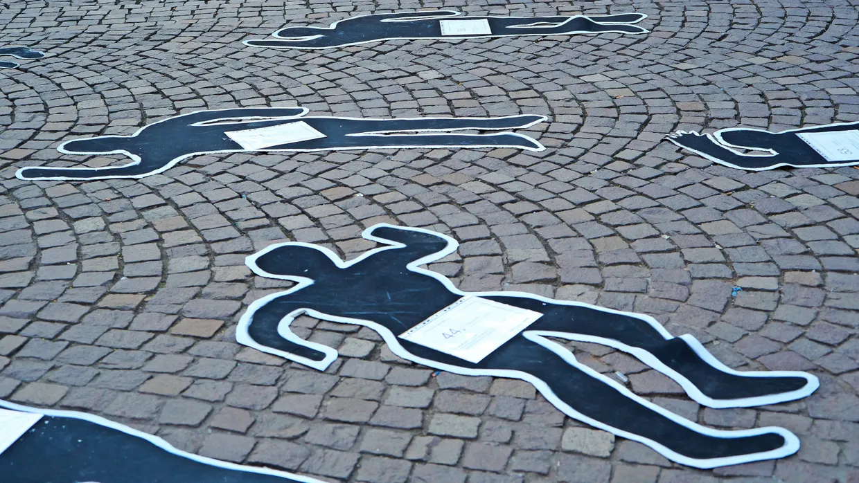 Erschreckend: Jede Silhouette steht für eine von ihrem (Ex-)Partner getötete Frau, eine Aktion aus dem Jahr 2024.