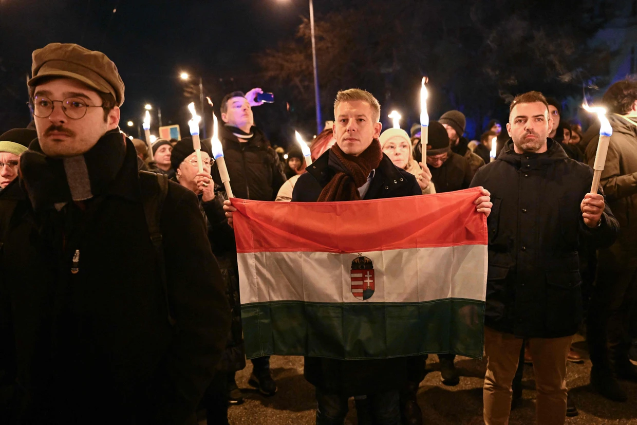 Orabáns Konkrrent Péter Magyar Anfang Januar bei Protesten vor der slowakische Botschaft in Budapest