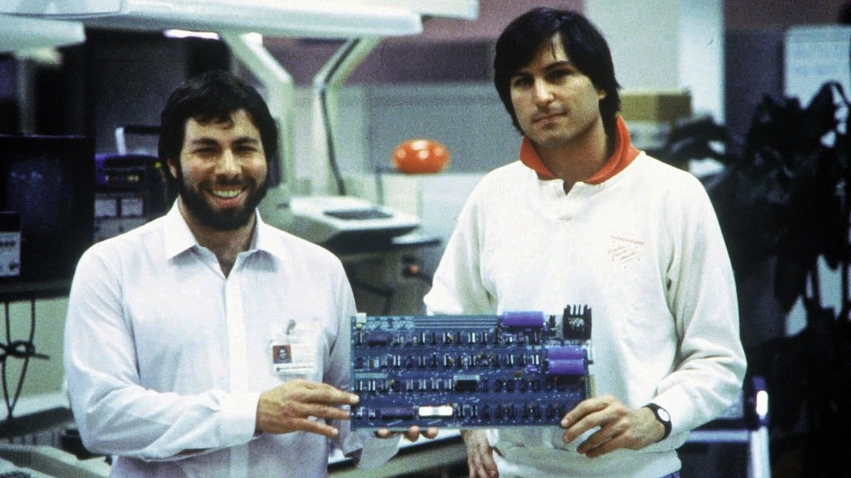 Zwei der drei Apple-Gründer: Steve Jobs (rechts) und Steve Wozniak (links). Ronald Wayne ist nicht im Bild.