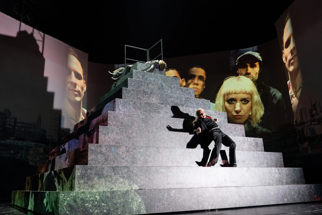 Slipped from the peak of despair: André Szymanski as “The Quasi-King”