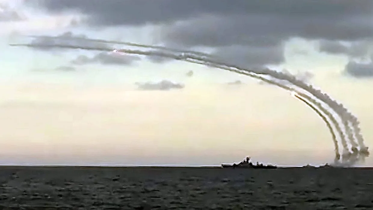 Russland greift in Syrien nicht nur aus der Luft, sondern auch vom Wasser aus an.