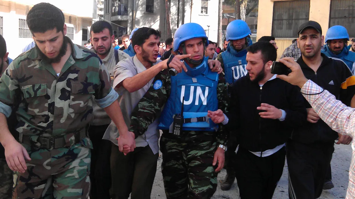 Machtlos: Mitglieder der UN-Mission im April in Homs
