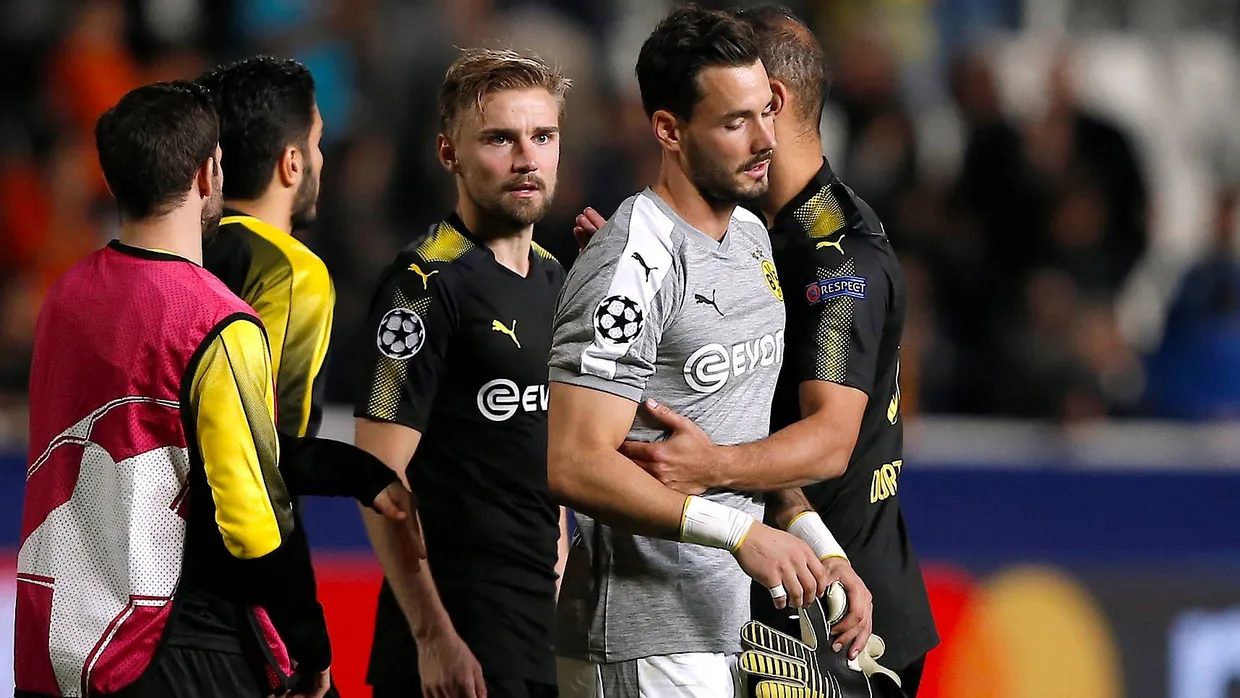 Dortmunds Torhüter Roman Bürki enttäuscht beim Spiel gegen Nikosia.