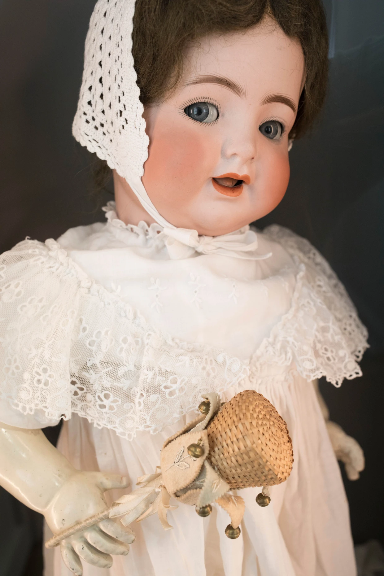 Ein „Bernhardinchen“ aus Biskuitporzellan aus dem Jahr 1925