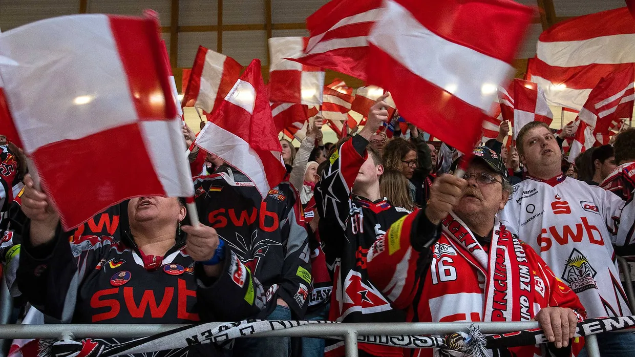 Bekamen viel Eishockey für ihr Geld: Fans der Fischtown Pinguins Bremerhaven