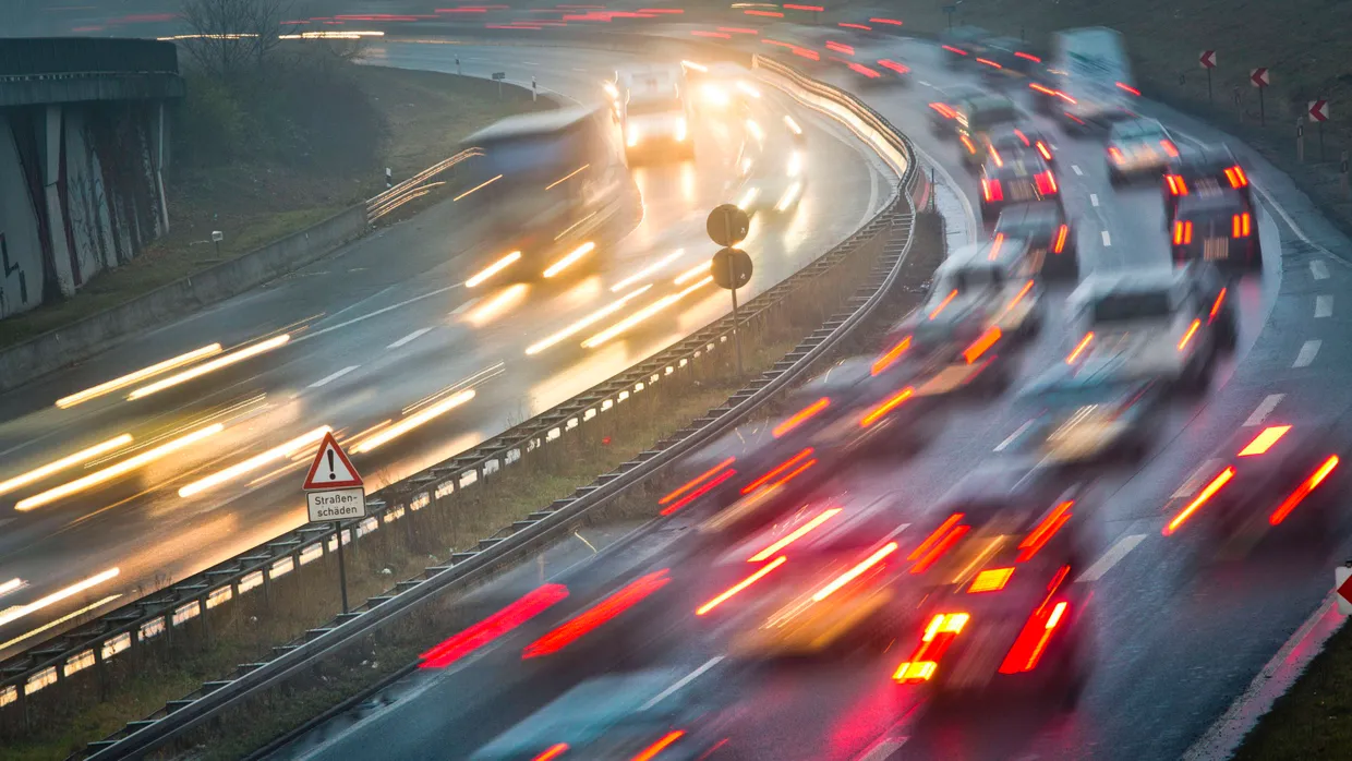Noch schnell: In seinen letzten Amtstagen hat der Verkehrsminister Florian Rentsch noch Tempolimits an zwölf Autobahnabschnitten aufgehoben.