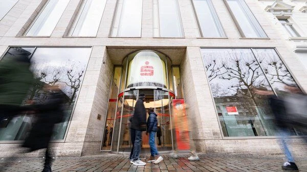 Aus dem Schließfachbereich einer Bonner Sparkasse sollen erhebliche Mengen Gold verschwunden sein.