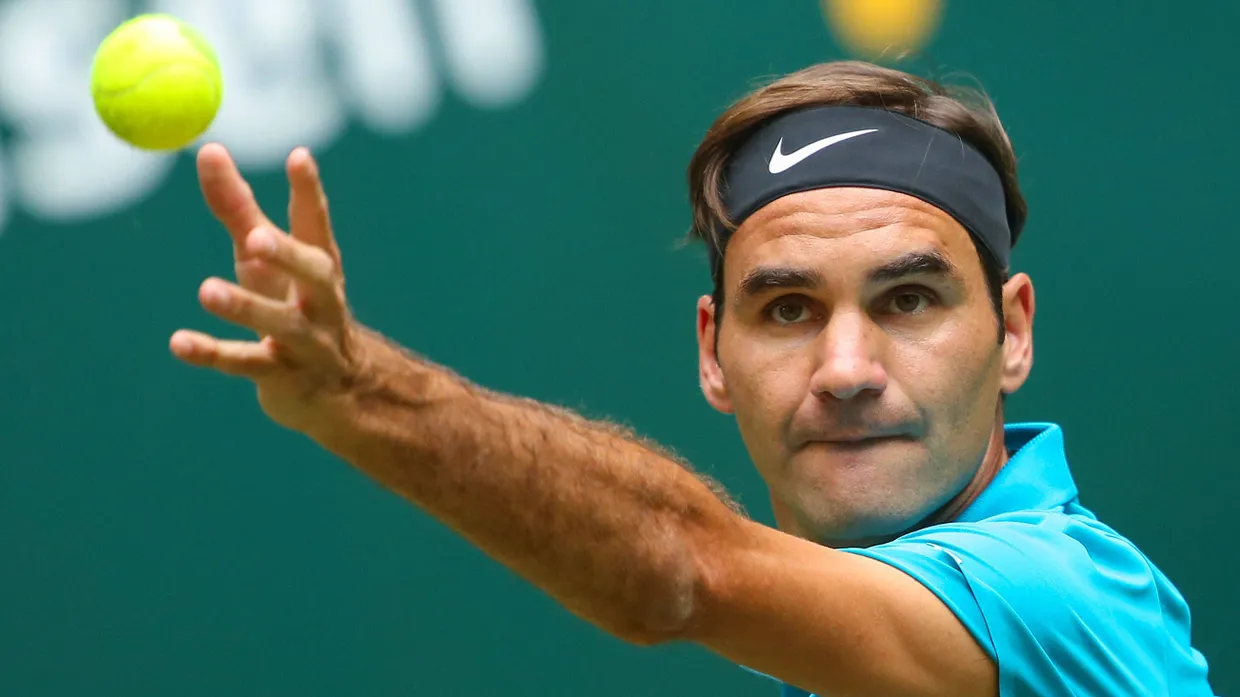 Alles im Griff auf Rasen: Roger Federer gewinnt sein Spiel in Halle.