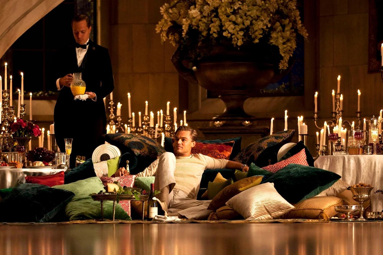 Reich, aber unglücklich: Jay Gatsby (Leonardo DiCaprio) verkörpert das doppelte Gesicht der Moderne in Baz Luhrmanns „Der große Gatsby“ (2013).