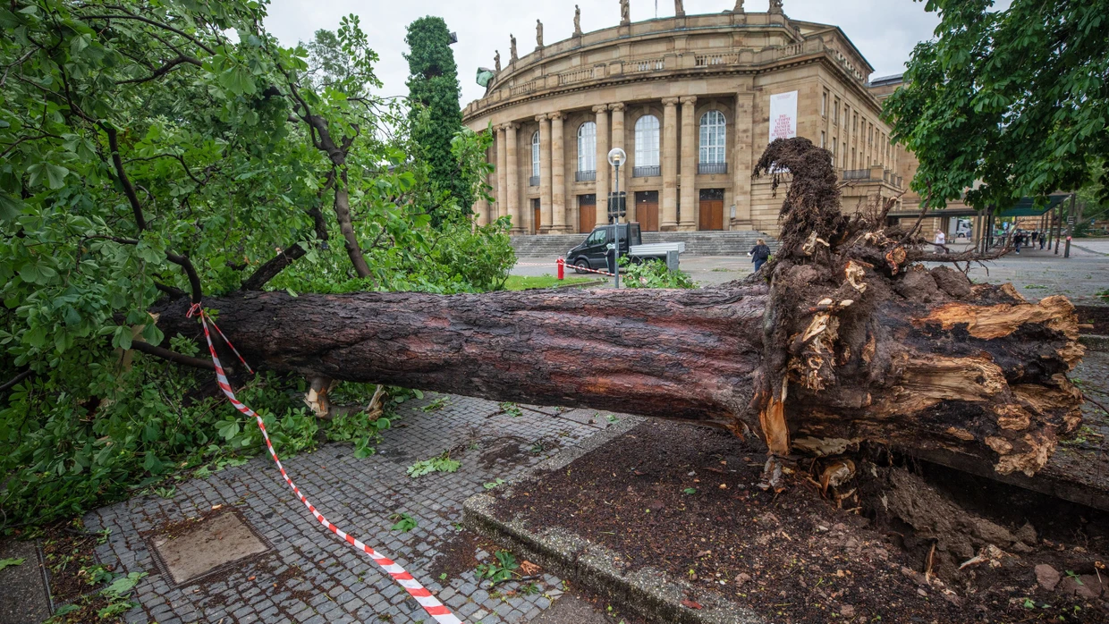 Die Staatsoper Stuttgart am 29. Juni 2021 nach einem schweren Wirbelsturm