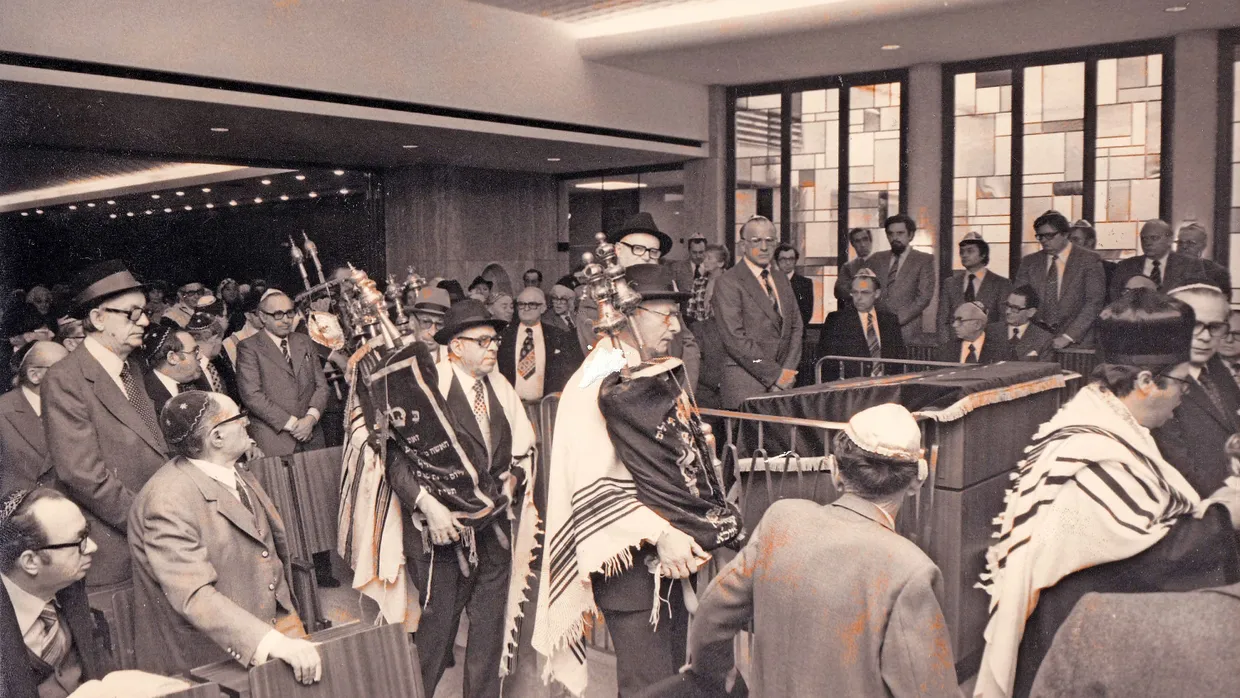 Rückblick: Die Synagoge des Altenzentrums wird eingeweiht.