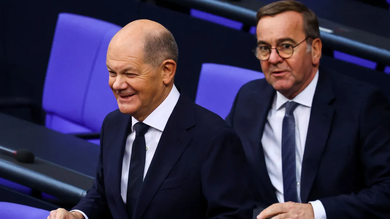 Bundeskanzler Olaf Scholz will Kanzlerkandidat sein, Boris Pistorius schließt nichts aus.