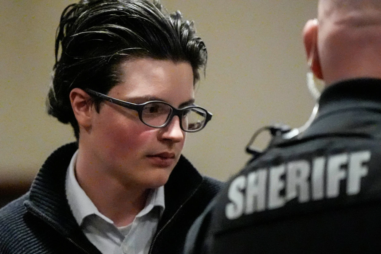 Der Prozess gegen den damals 14-jährigen Sohn läuft noch.