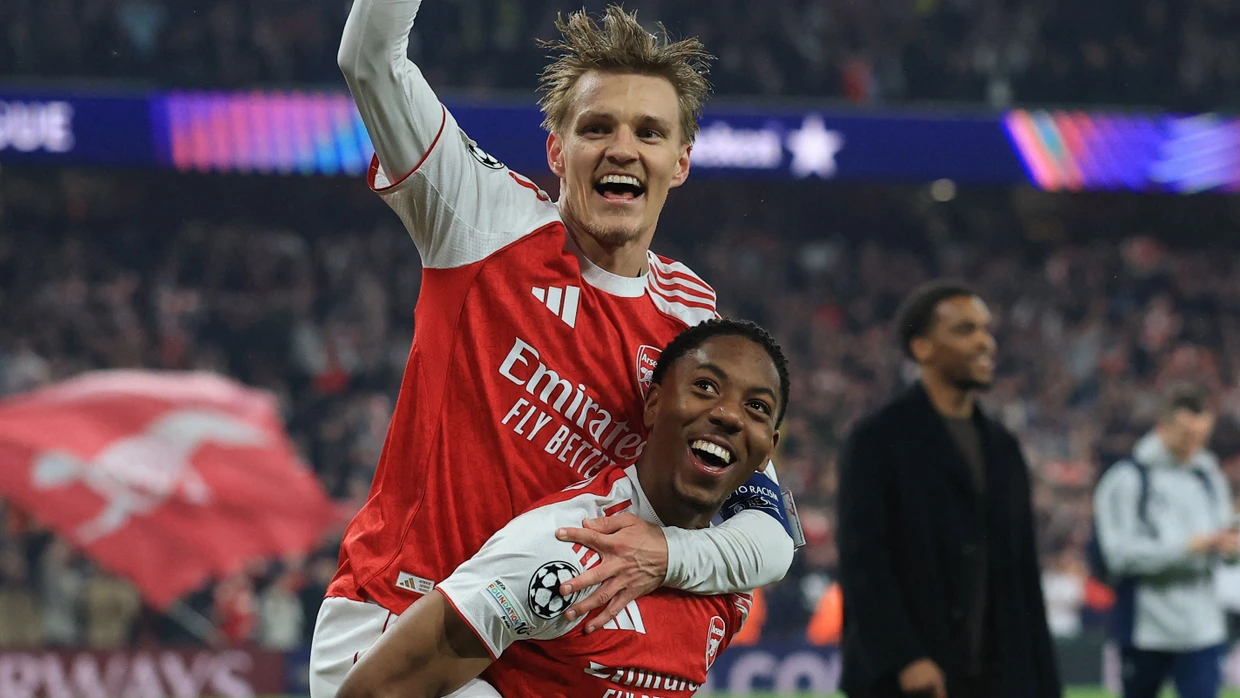 Große Freude: Die Arsenal-Spieler Martin Odegaard (links) und Myles Lewis-Skelly jubeln nach dem Einzug ins Champions-League-Finale.