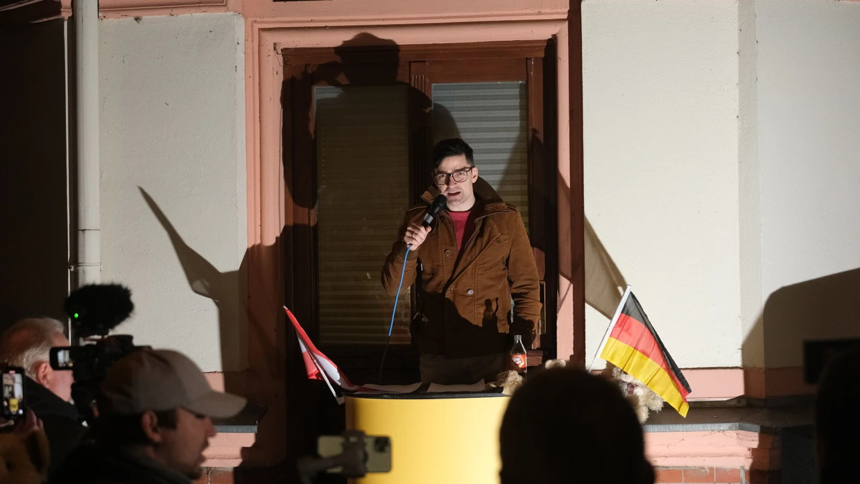 Martin Sellner bei einer Kundgebung der rechtsextremen Identitären Bewegung in Chemnitz.
