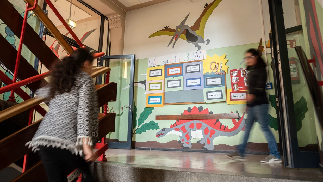 Treppenhaus der aus der Jahrhundertwende stammenden Gräfenauschule in Ludwigshafen: Mehr als 90 Prozent der Kinder haben eine Migrationsgeschichte.