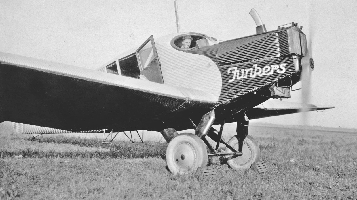 Das erste Ganzmetall-Verkehrsflugzeug der Welt war die Junkers F13. Die Außenhülle bestand aus widerstandsfähigem Duraluminium.
