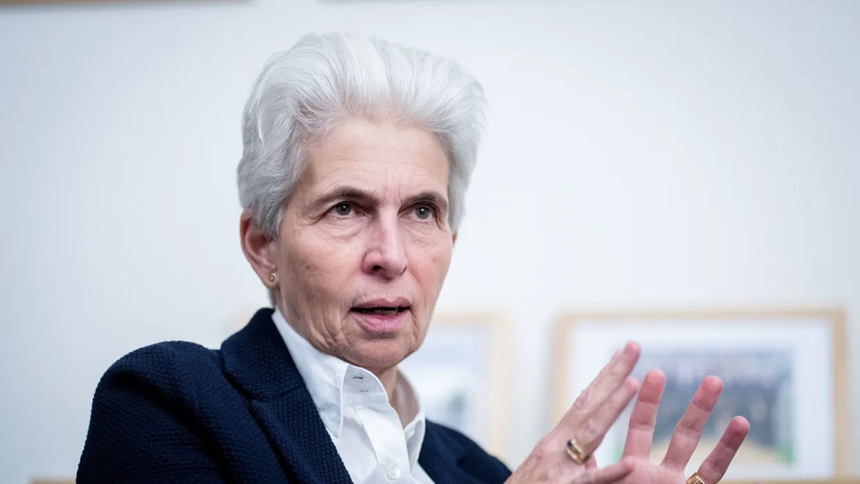 Marie-Agnes Strack-Zimmermann (FDP), die Vorsitzende des Verteidigungsausschusses, will die Ukraine mit schweren Waffen auch aus westlicher Produktion beliefern.