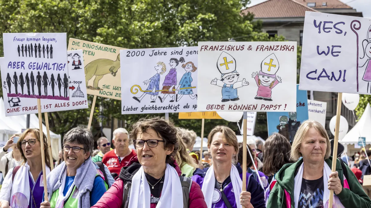 Yes, we can: Demonstration der Frauenrechtlerinnnen Maria 2.0 während des Stuttgarter Katholikentages.