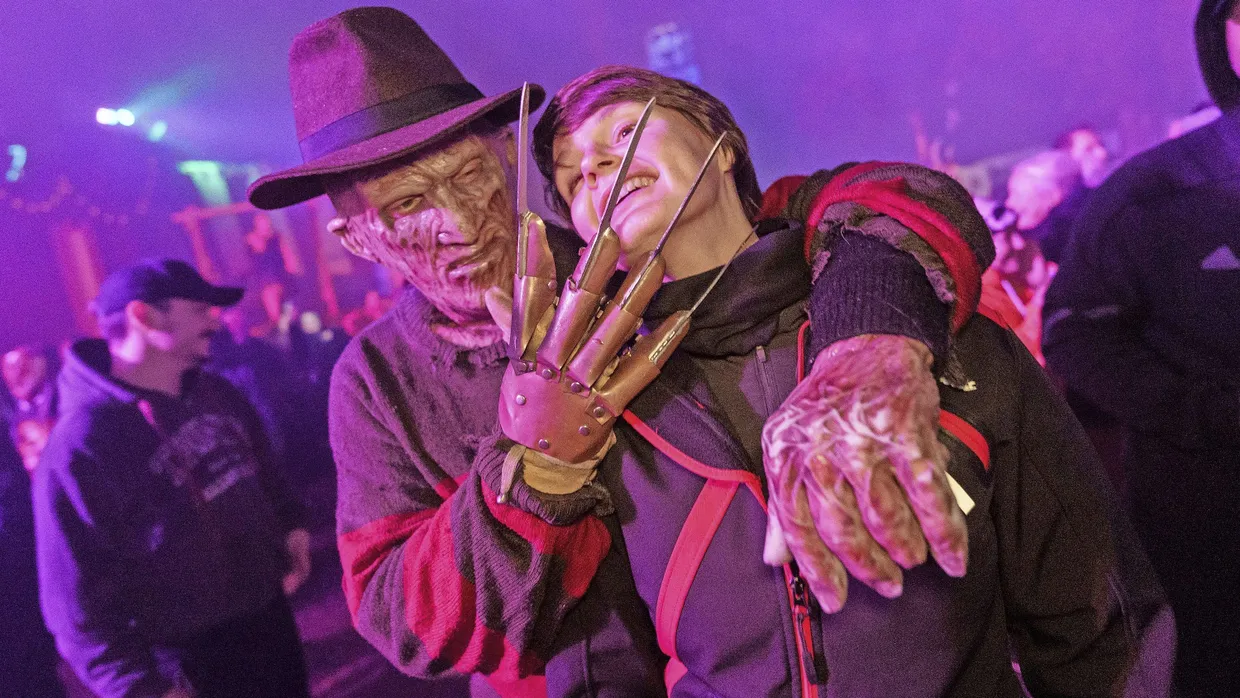 Nur Show: ein Darsteller als Freddy Krüger auf der Burg Frankenstein