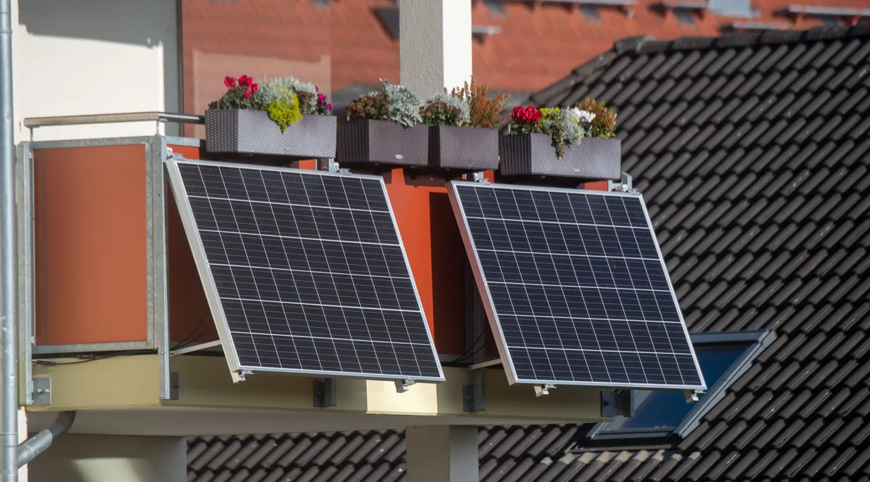 Balkon-Solaranlagen werden immer beliebter.