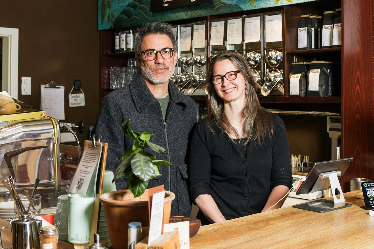 Betreiben das Café seit 20 Jahren:  Maurice und Anna Sáez del Castillo