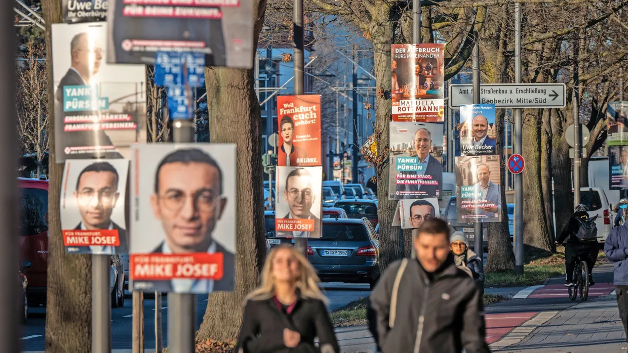 Rekordauswahl: Die Oberbürgermeisterwahl in Frankfurt ist nicht zu übersehen.