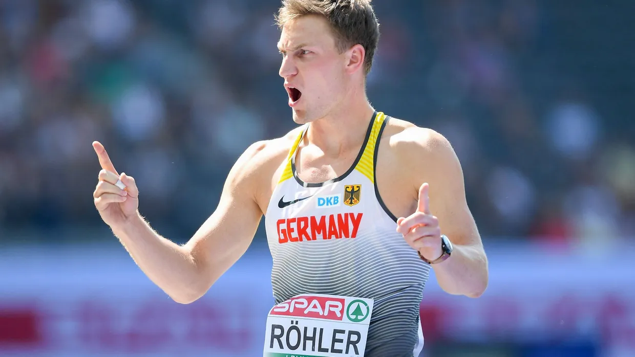 Thomas Röhler wirft sich so gerade noch ins Finale.