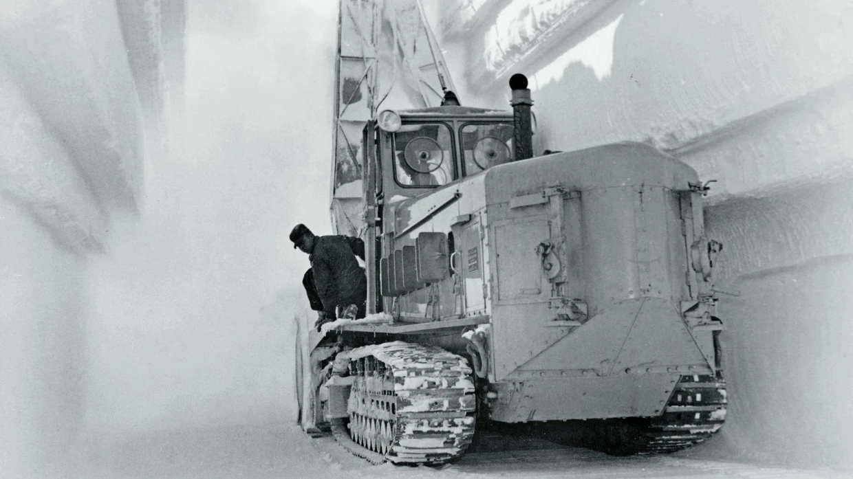 Arbeiten der Amerikaner an Camp Century im Juni 1959. Es wurde 1967 aufgegeben, weil die Kräfte des Eises unbeherrschbar waren.