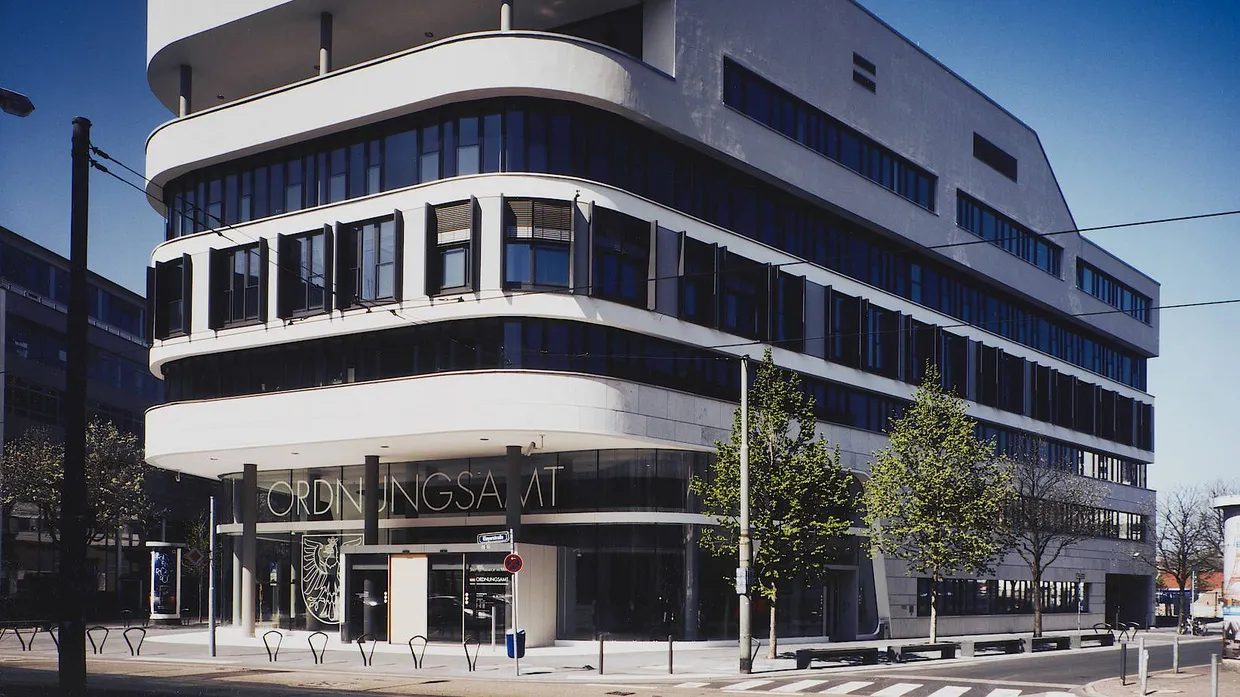 Das neue Ordnungsamt an der Kleyerstraße, entworfen vom Architekturbüro Meixner Schlüter Wendt, aufgenommen 2010.