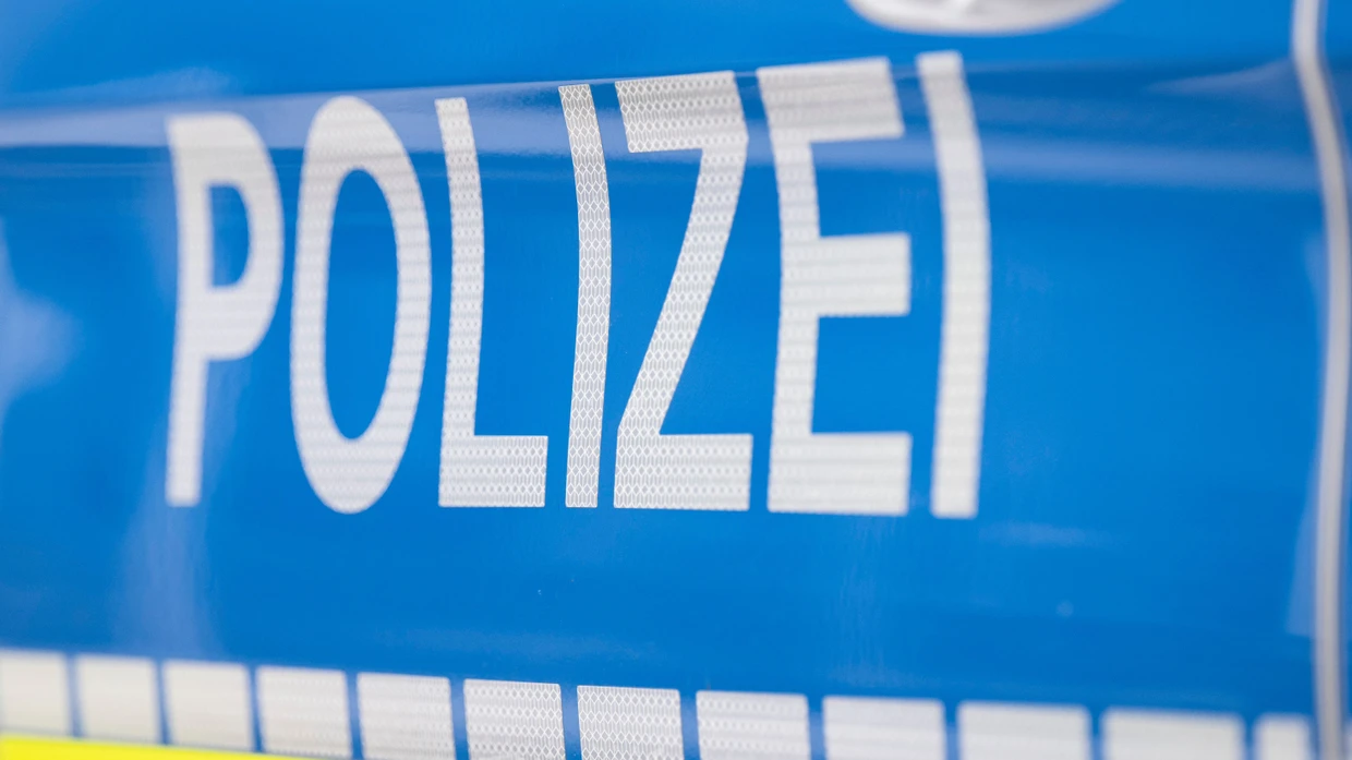 Ein Verdächtiger ist noch am Tatort festgenommen worden.