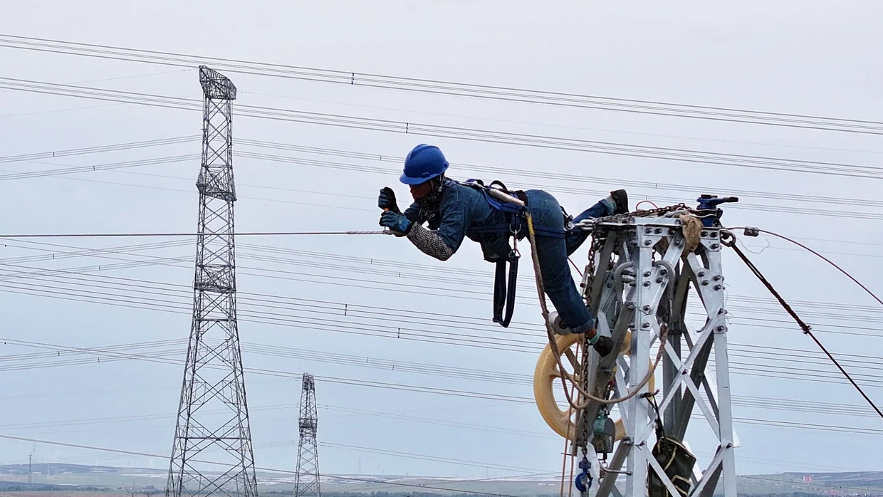 China entwickelt eine neue Technologie zur Stromübertragung, die sehr weite Distanzen überbrücken kann.