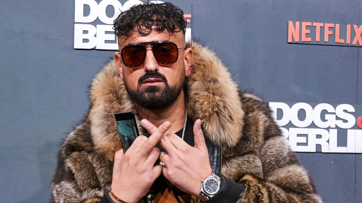 Bild Absent Rapper Netflix-Doku über Offenbacher Rapper Haftbefehl: „Ein seltenes ...