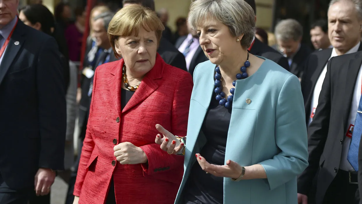 Zwei Regierungschefinnen: Merkel und May in Valletta, Malta, bei einem EU-Gipfel