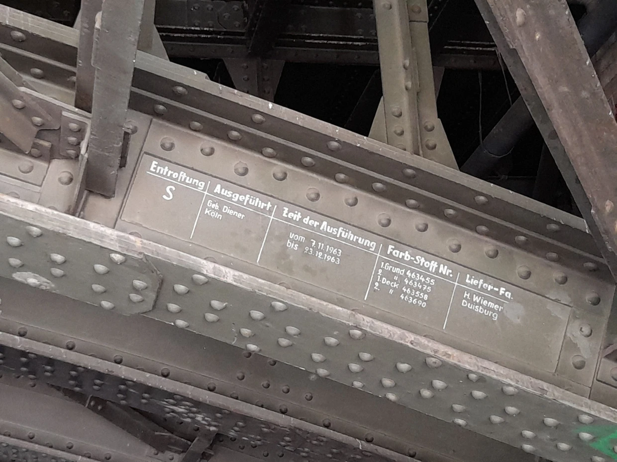 The bridge on Venloer Straße in Cologne: The last rust removal took place at the end of 1963.
