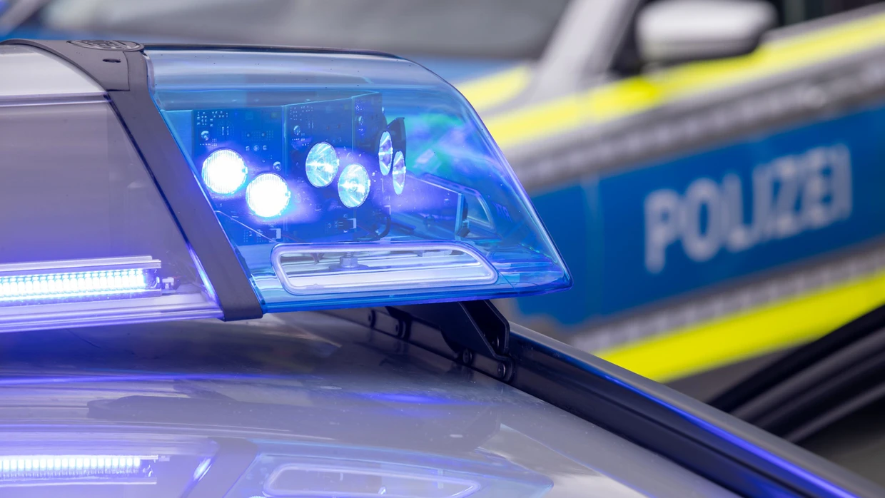 Als höchst respektlos haben die Beamten das Verhalten der jungen Frau empfunden.