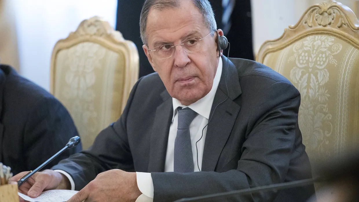Der russische Außenminister Sergej Lawrow Anfang April bei einem Treffen mit dem chinesischen Verteidigungsminister Fenghe